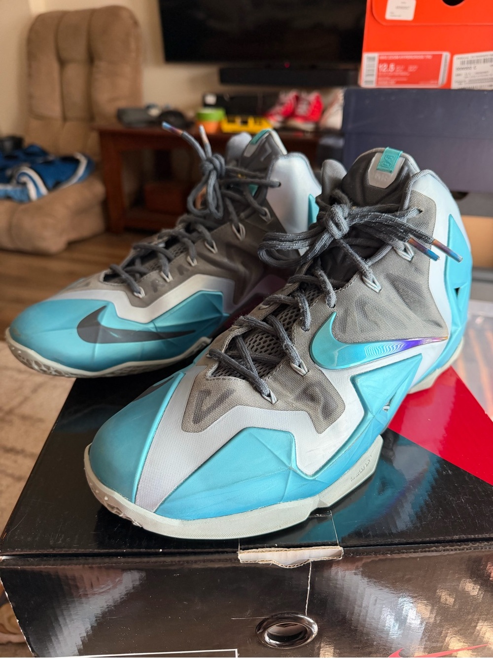 Nike LeBron 11 size 13 (Gamma Blue 2013) 616175-401